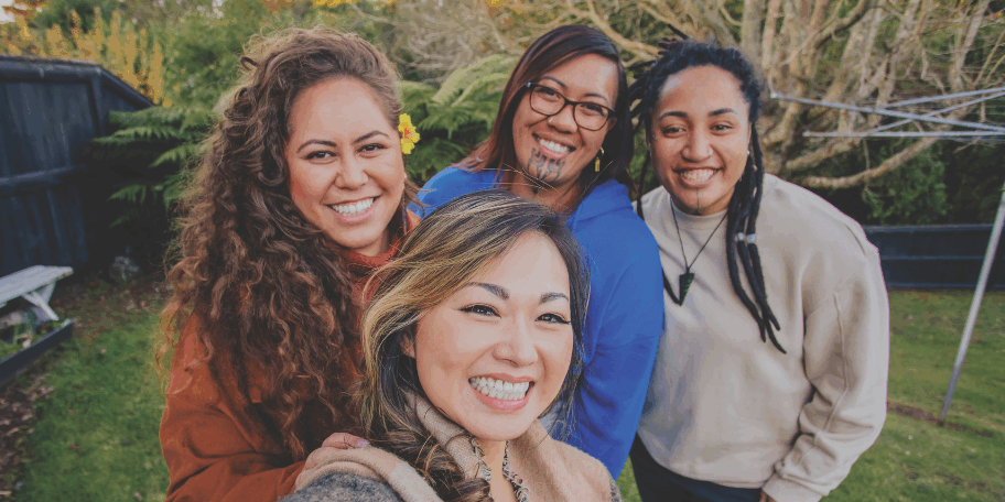 Young wāhine and whānau taking a selfie