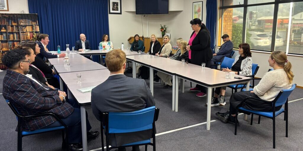 Minister visit overall room