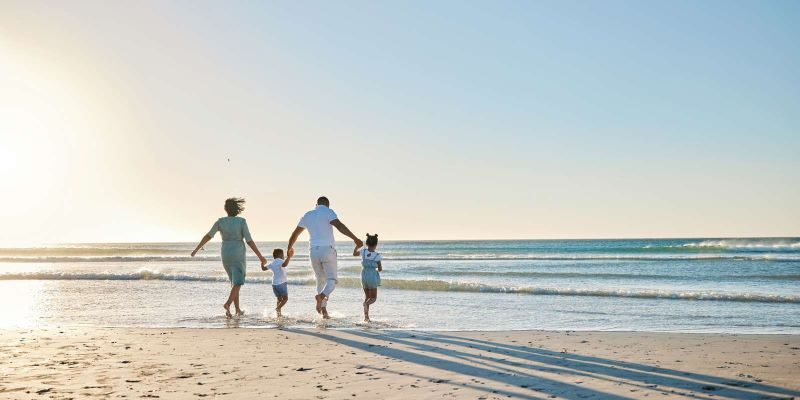 healthy-family-at-the-beach